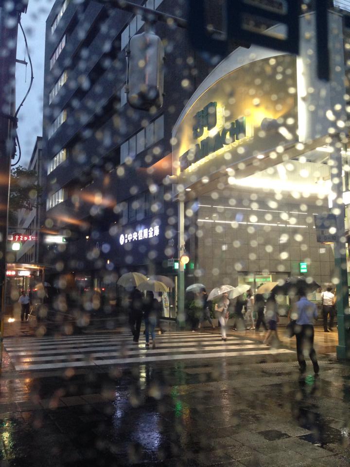 雨の日だから撮れる スマホ写真 写真撮影 成人式振袖のことなら京都タカヤコーポレーション